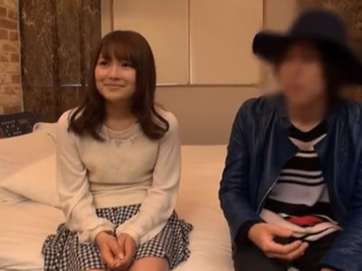 報酬に目が眩んだ素人カップルがカメラの前で中出しSEXを披露！