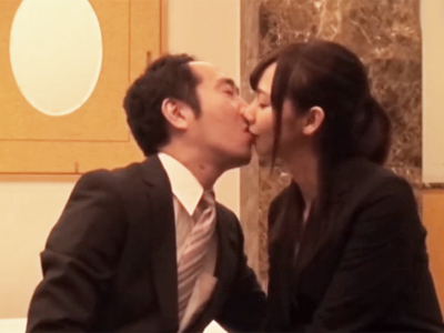 エッチ出来たら20万円！おっさん上司と美少女部下に破けるコンドーム渡してモニタリングｗｗ