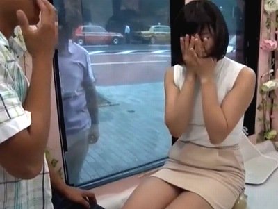 「ちょっと恥ずかしすぎて…」賞金のためにヤルところまでヤっちゃうデカ尻素人に見えん！