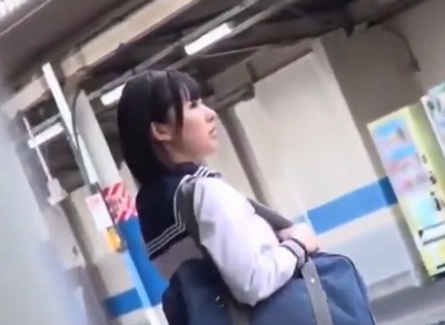痴漢魔に目を付けられたリアル女子高生→電車内で恐怖のあまり声も出せずに無慈悲なレイプ