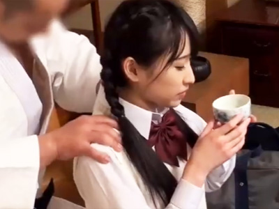 柔道顧問が興奮剤の入ったお茶を生徒に飲ませて種付けレイプする一部始終