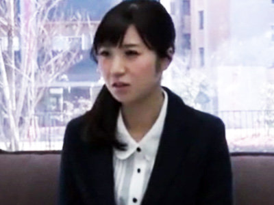 「早いんですか？」早漏の男を押し倒して激しい腰振りで速射させる女神OL